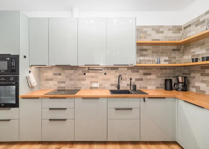 Krakow Glowny Apt - Top Location, Park&Tram Nearby - By Rentujemy